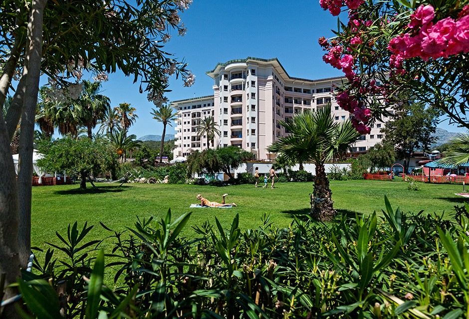 محوطه هتل محوطه هتل