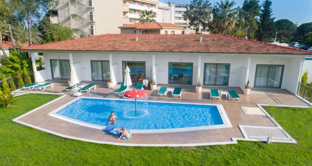 محوطه هتل محوطه هتل