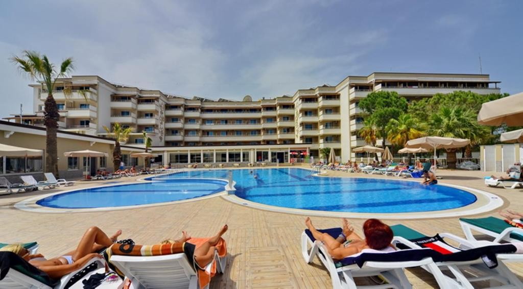 محوطه هتل محوطه هتل