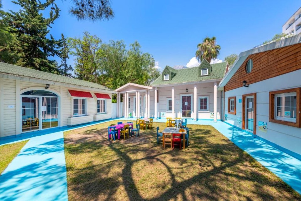 محوطه هتل محوطه هتل