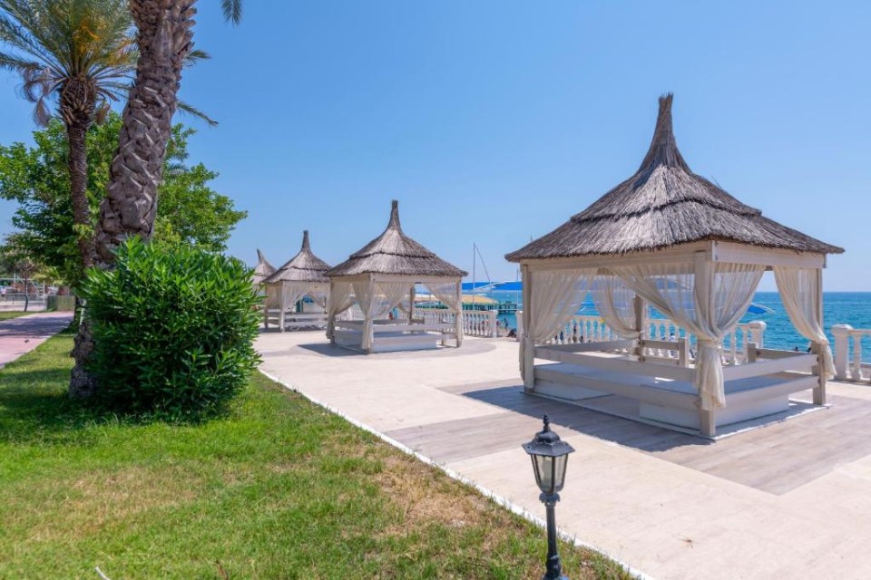 محوطه هتل محوطه هتل