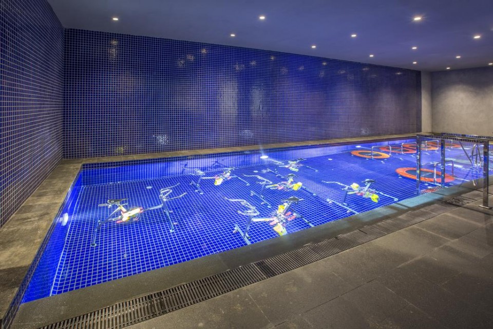 ورزش در استخر