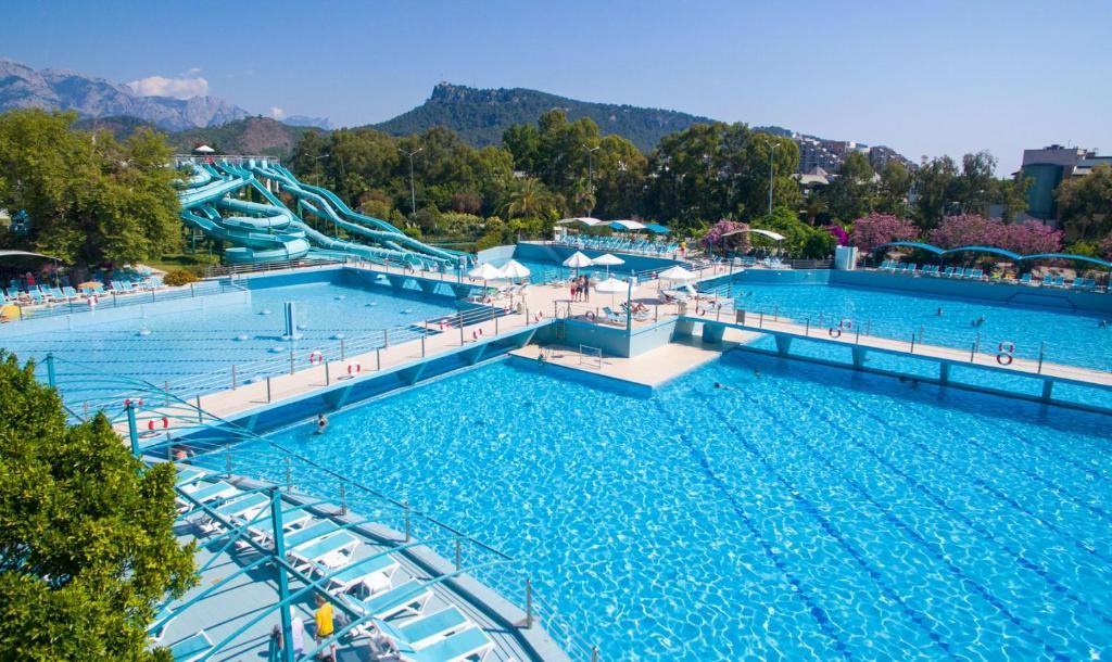 محوطه هتل محوطه هتل