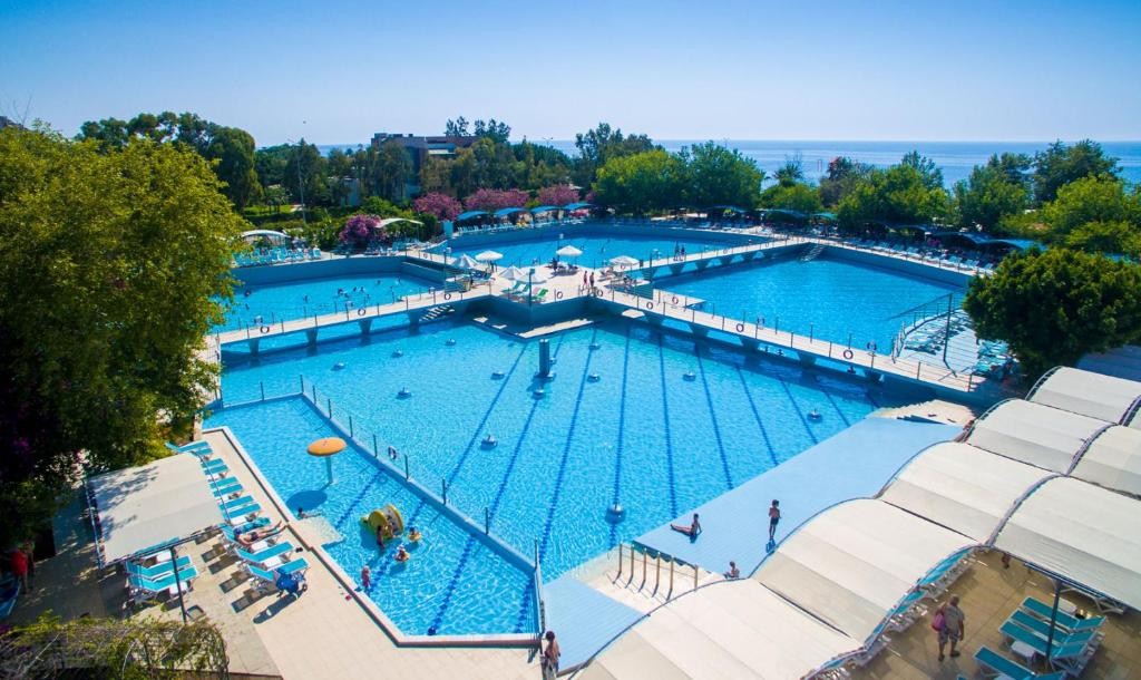 محوطه هتل محوطه هتل