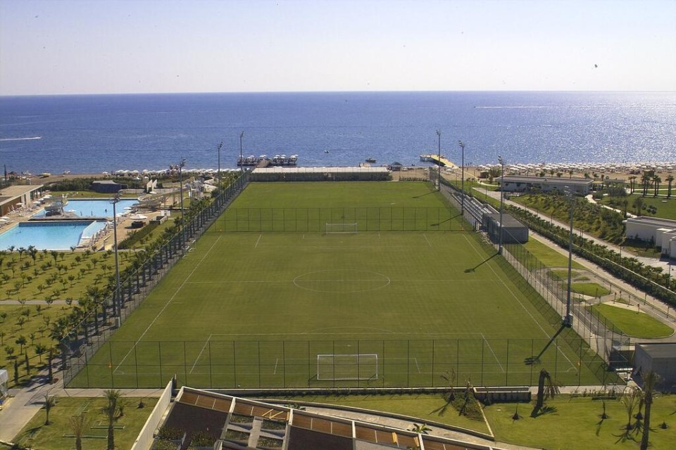 زمین فوتبال