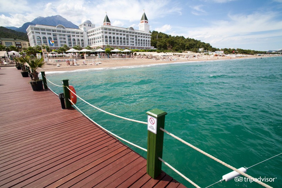 محوطه هتل محوطه هتل