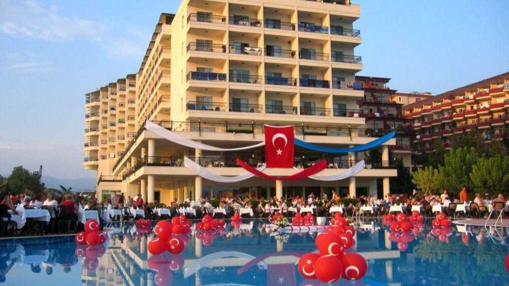 محوطه هتل محوطه هتل