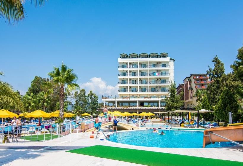 محوطه هتل محوطه هتل