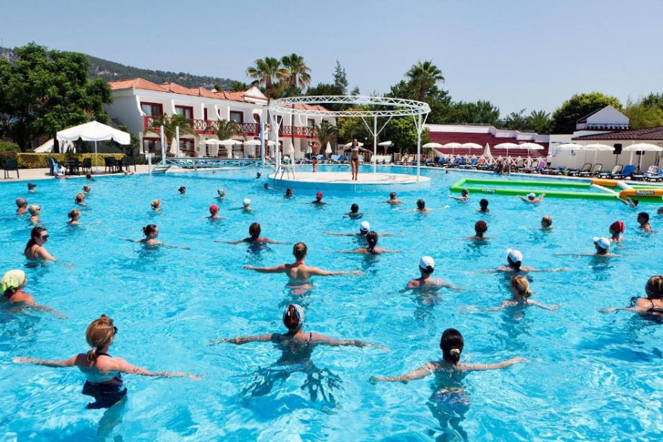 محوطه هتل محوطه هتل