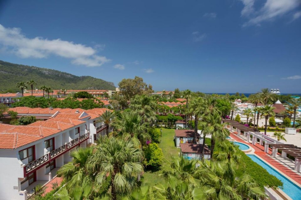 محوطه هتل محوطه هتل