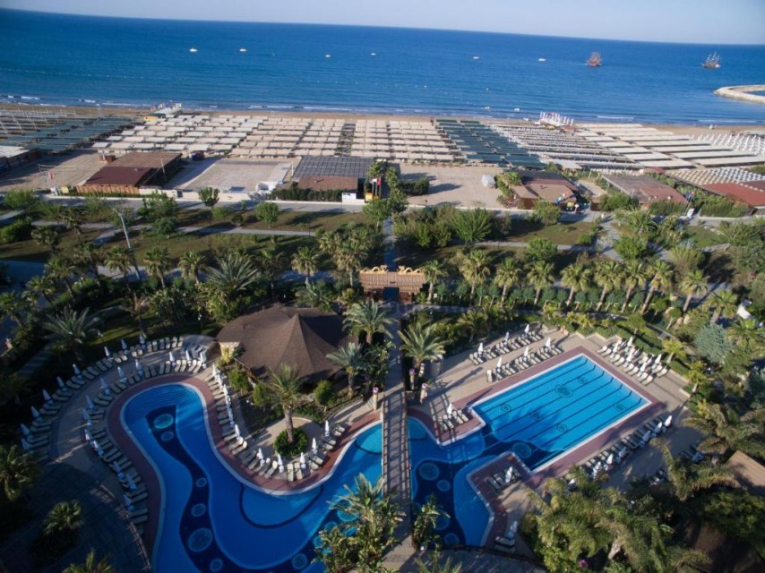 محوطه هتل محوطه هتل