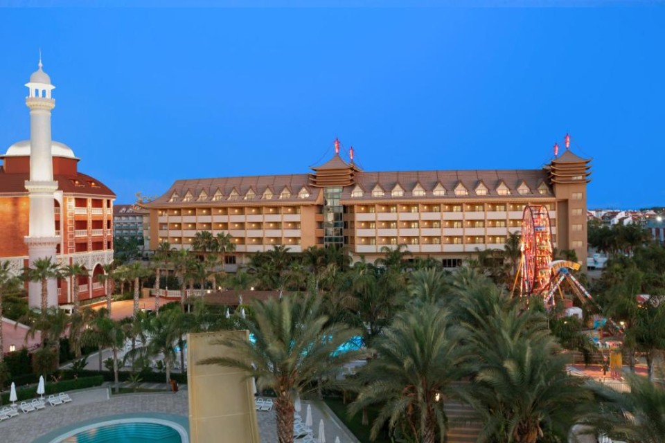 محوطه هتل محوطه هتل