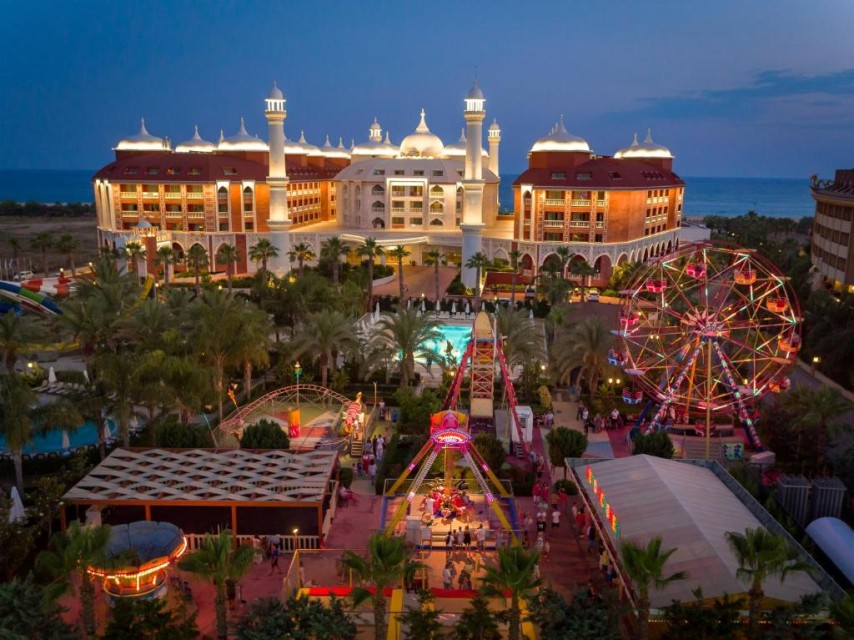 محوطه هتل محوطه هتل