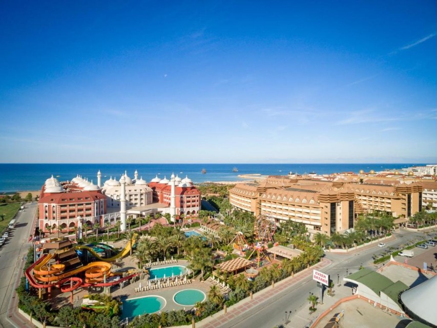 محوطه هتل محوطه هتل