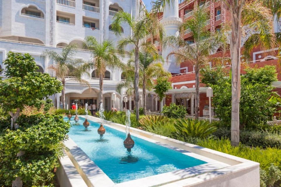 محوطه هتل محوطه هتل