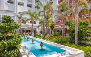 محوطه هتل محوطه هتل