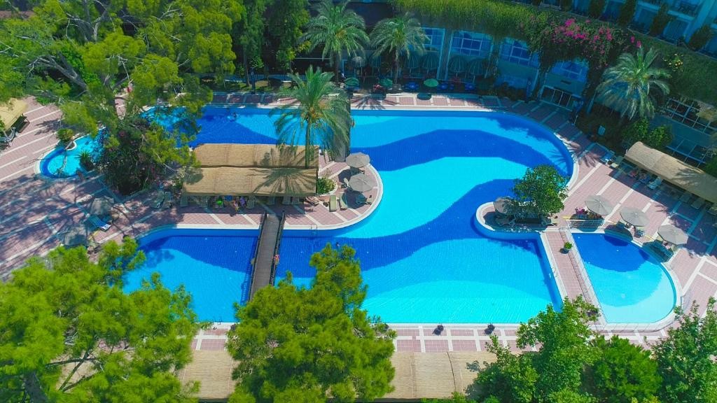 محوطه هتل محوطه هتل