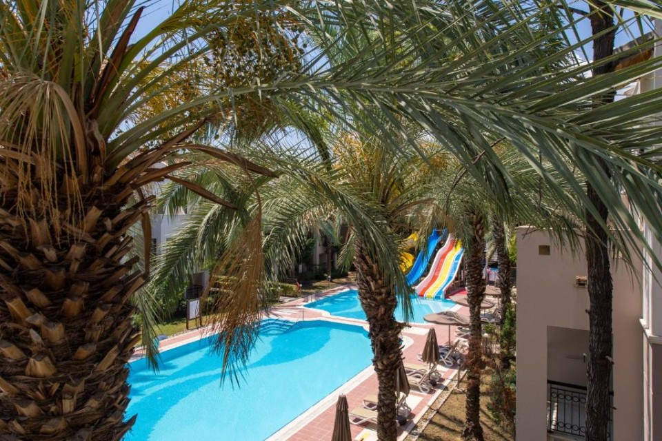 محوطه هتل محوطه هتل