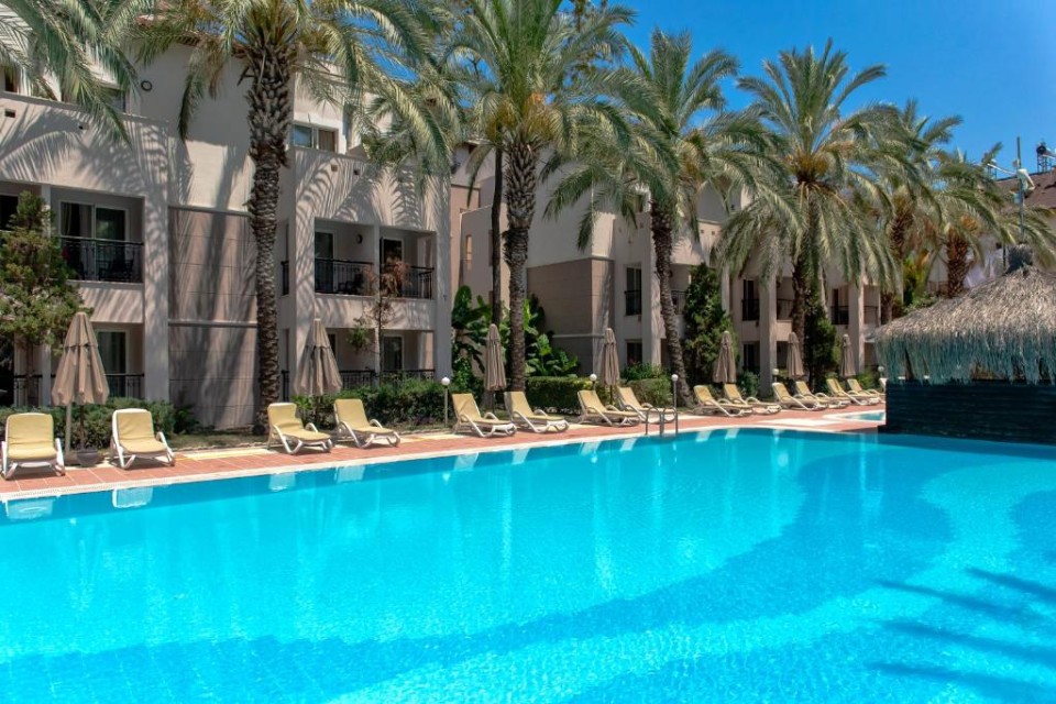 محوطه هتل محوطه هتل