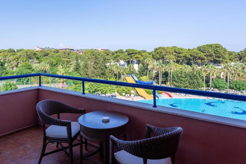 محوطه هتل محوطه هتل