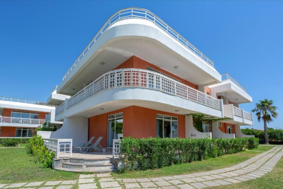 محوطه هتل محوطه هتل