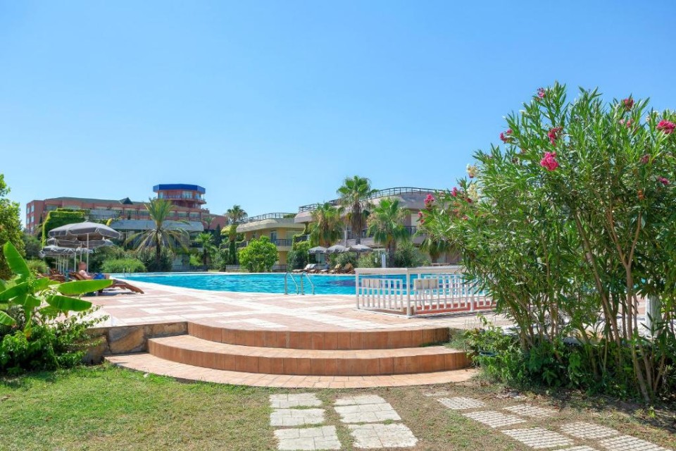 محوطه هتل محوطه هتل