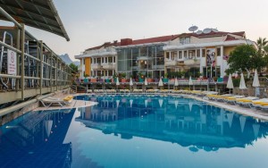 محوطه هتل محوطه هتل