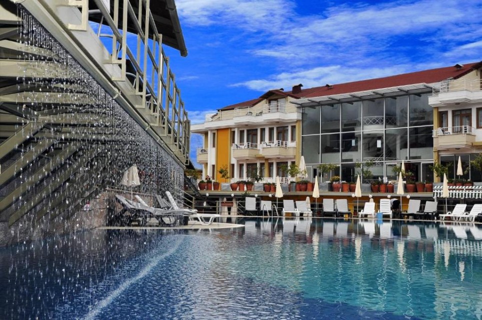 محوطه هتل محوطه هتل