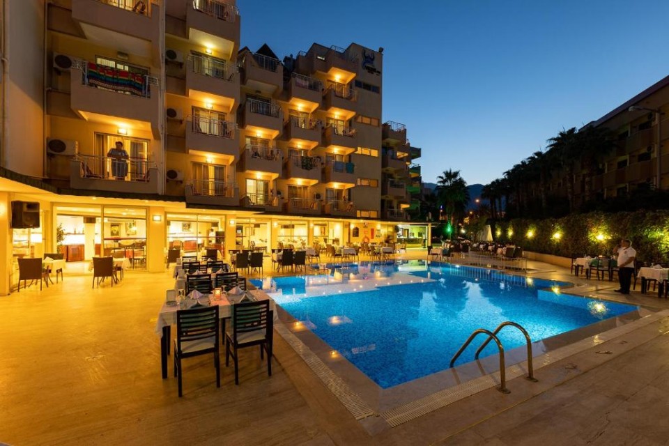 محوطه هتل محوطه هتل