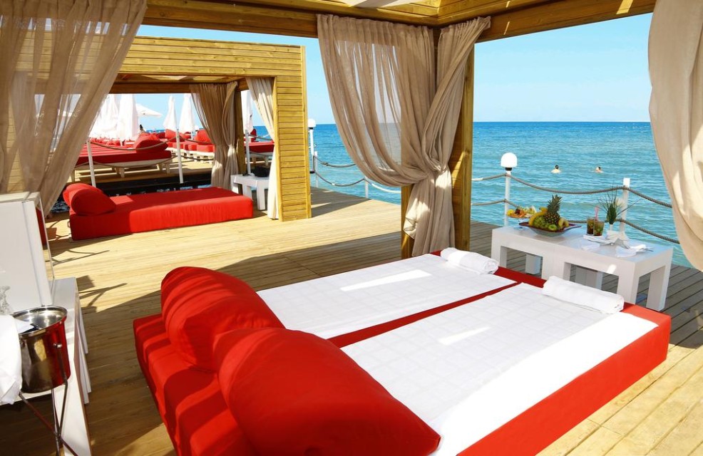 کابین های کنار ساحل