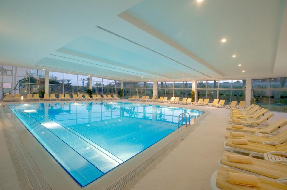 استخر سرپوشیده