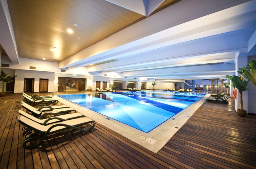 استخر سرپوشیده