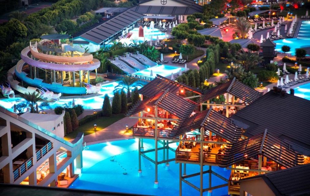 نمای بیرونی - شب