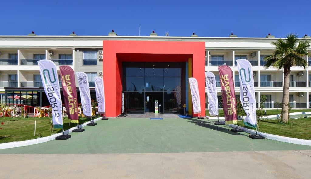 محوطه هتل محوطه هتل