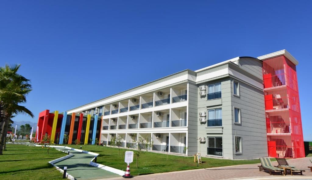 محوطه هتل محوطه هتل