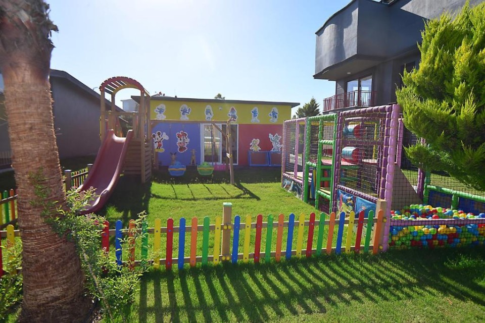 محوطه هتل محوطه هتل