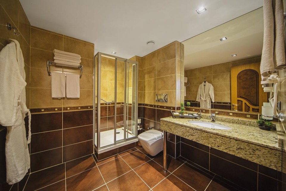 hotels-turkey-istanbul-Golden-Park-Hotel-حمام3-26ba2c9637d85cfabc7a35aea816c669.jpg