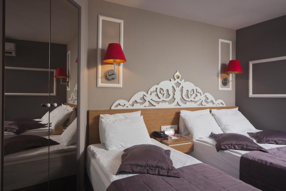 اتاق سه تخته