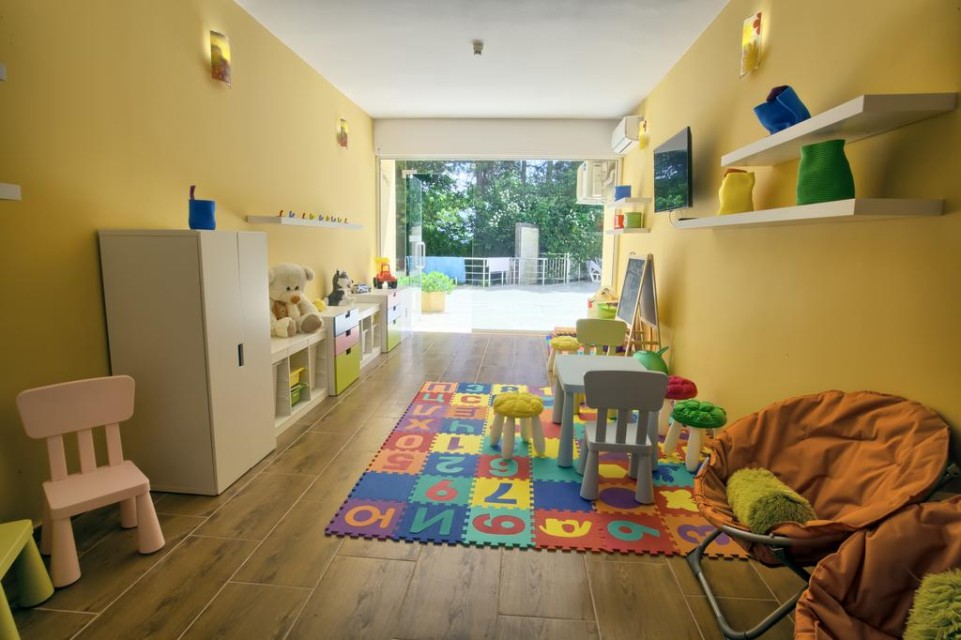 زمین بازی کودکان