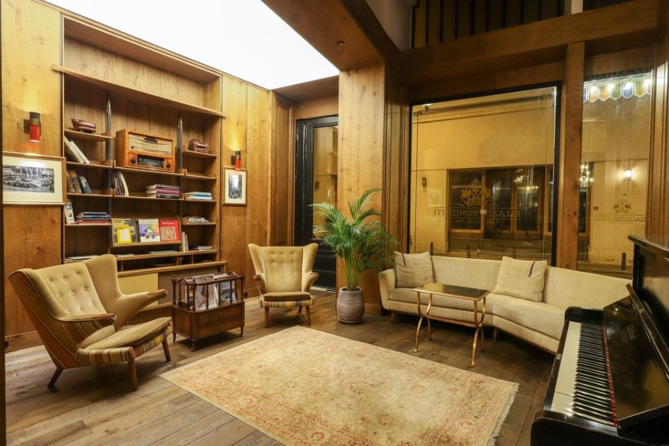 نشیمن نشیمن