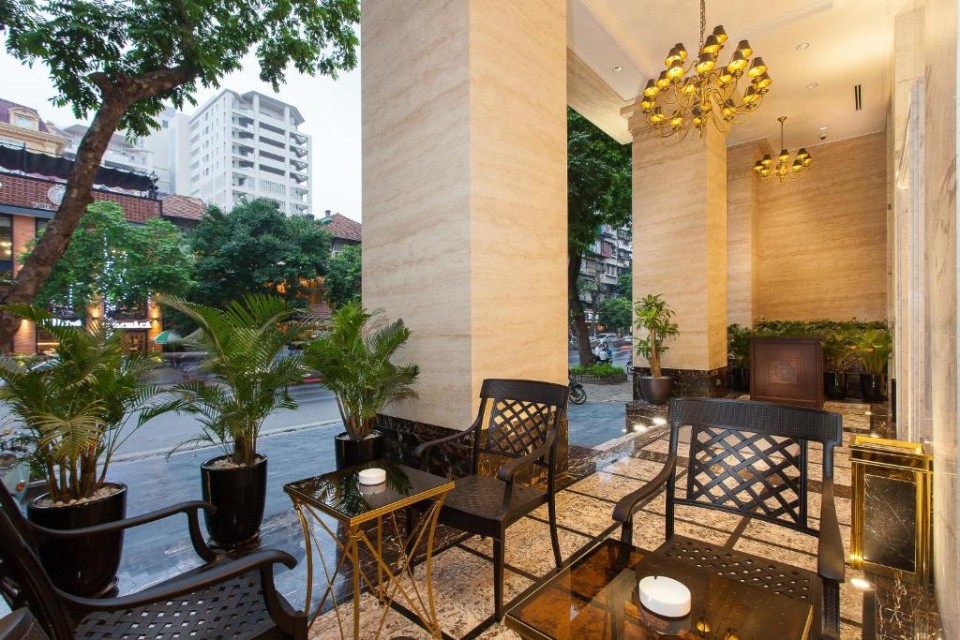 ورودی هتل ورودی هتل