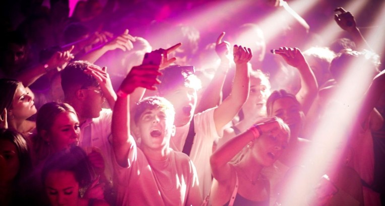 تفریحات شبانه در جذاب ترین مقاصد توریستی تفریحات شبانه در جذاب ترین مقاصد توریستی