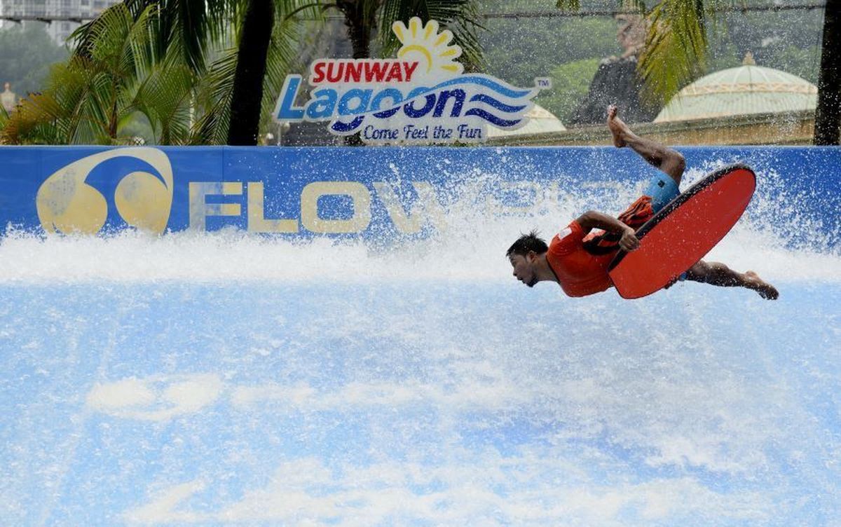 استخر موج در کوالالامپور