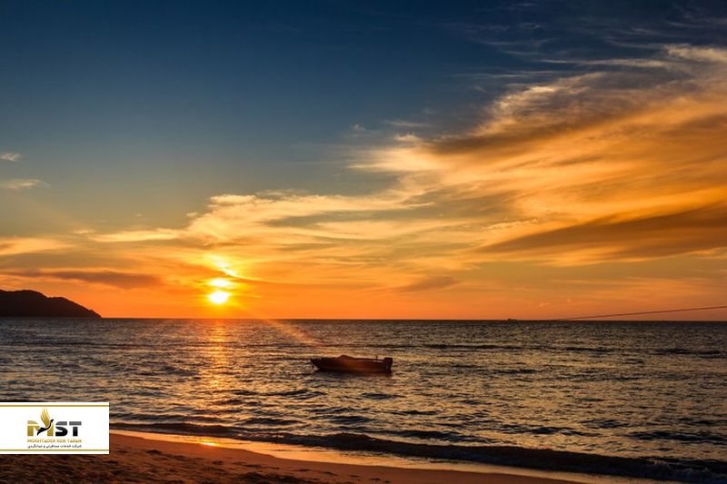غروب آفتاب در ساحل باتوفرینگی