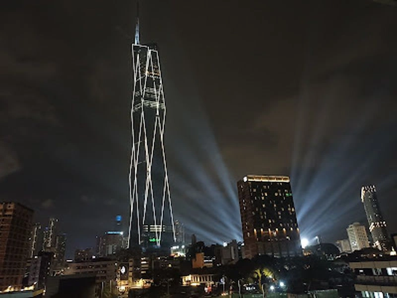 مردکا ۱۱۸ از برجهای دیگر مالزی است که از جدیدترین سازههای سر به فلک کشیده کوالالامپور محسوب میشود. این برج همچنین از بلندترین برجهای مالزی شناخته میشود و نمادی از پیشرفت فناوری و طراحی نوآورانه در قلب پایتخت مالزی است. برج مردکا با ارتفاع ۶۷۹ متر، دومین ساختمان بلند جهان پس از برج خلیفه در دبی محسوب میشود.