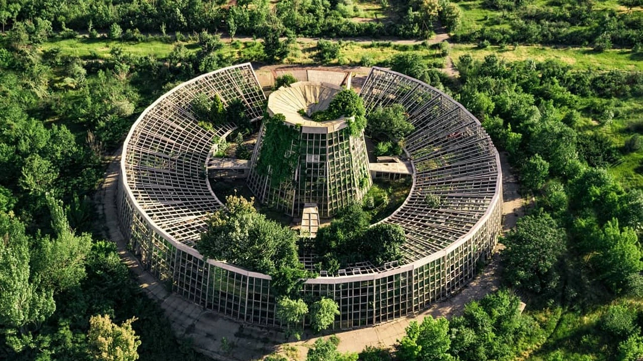  اگر به دنبال یک مکان بزرگ، لوکس و مدرن برای وقت گذرانی و خرید در ایروان هستید، ایروان مال (Yerevan Mall) بهترین گزینه برای شما خواهد بود.