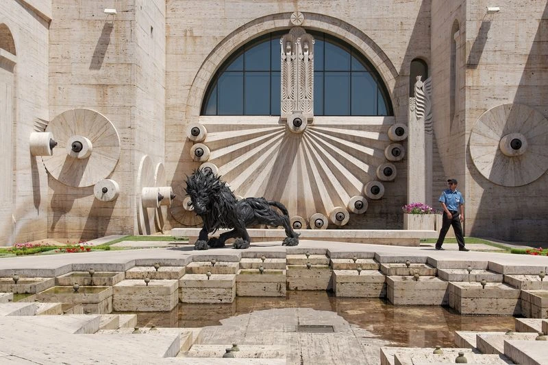 کاسکاد که معنای نامش آبشار است در اوایل دهه ۱۹۸۰ میلادی به بهره&zwnj;برداری رسید