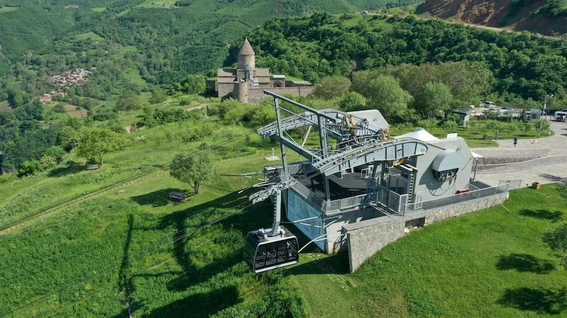 این دستگاه با ۶ کابل قوی ساخته شده و به گونه&zwnj;ای طراحی شده که بسیار محکم و قابل اعتماد است و از آخرین فناوری&zwnj;ها برای ایمن ماندن حتی در هوای بد استفاده شده است.