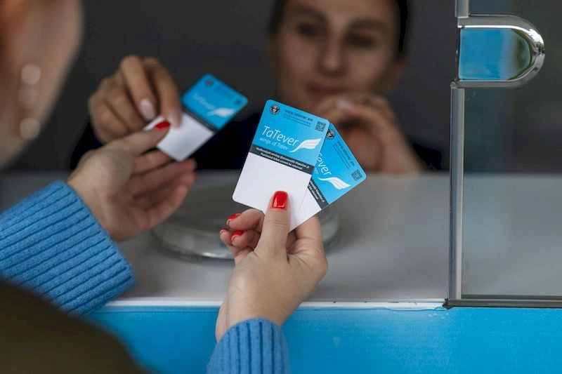 همچنین دو نوع بلیط برای تله&zwnj;کابین درنظر گرفته شده است: بلیط یک&zwnj;طرفه و بلیط رفت&zwnj;وبرگشت.