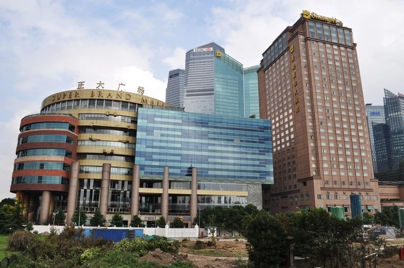 مرکز خرید سوپر برند مال: خرید و سرگرمی در کنار برج